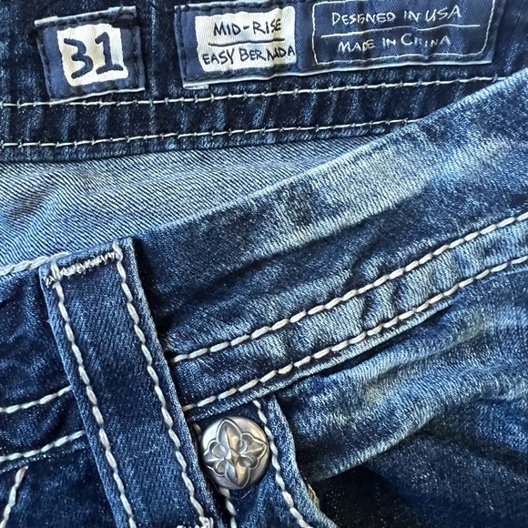 Miss Me: Mid-rise Easy Embroidered Faux Flap Pocket Bermuda Shorts - Picture 9 of 10